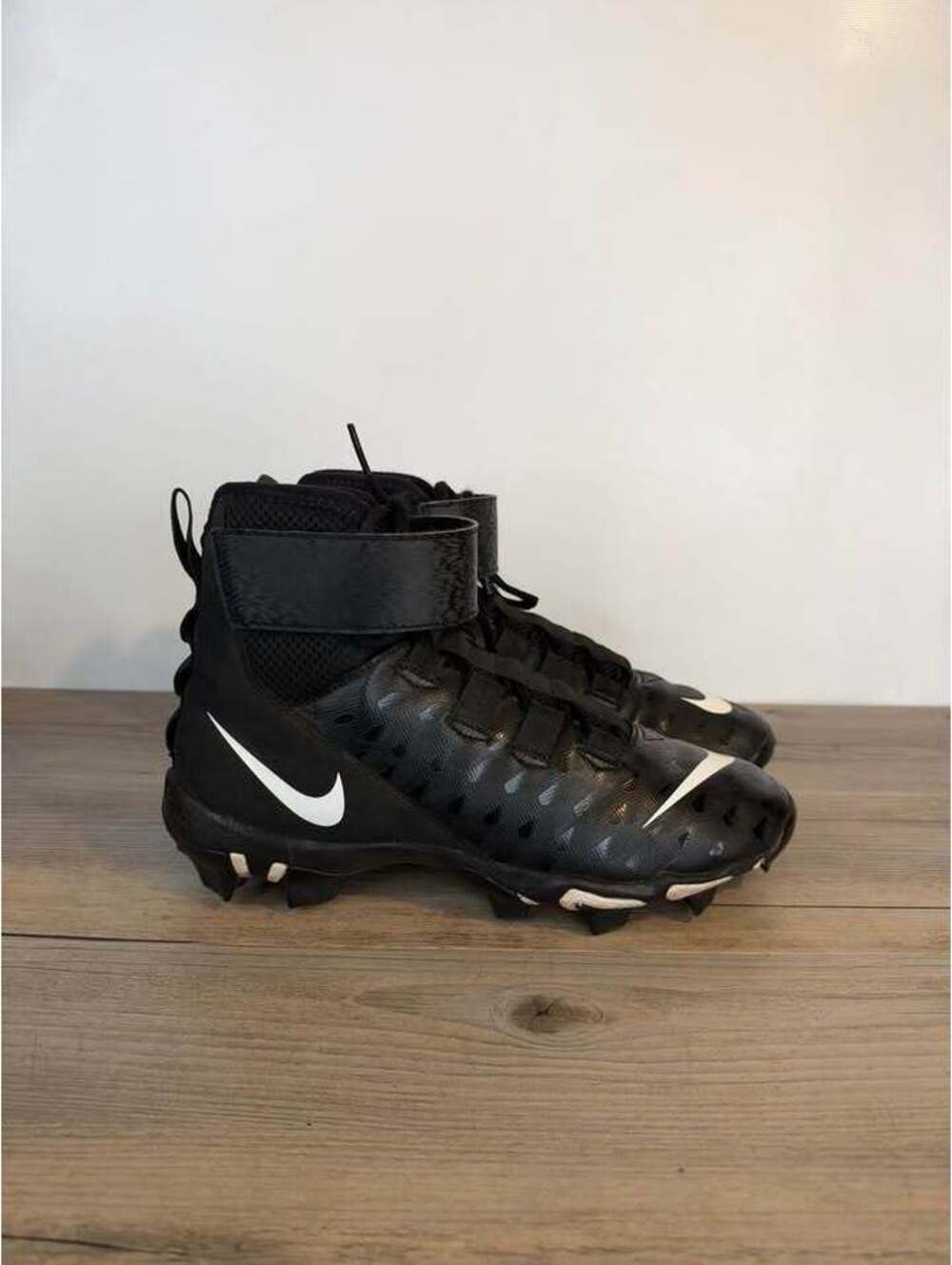 Nike Men’s Force Savage Shark 2 Football Cleats Black White 7W (wide)
